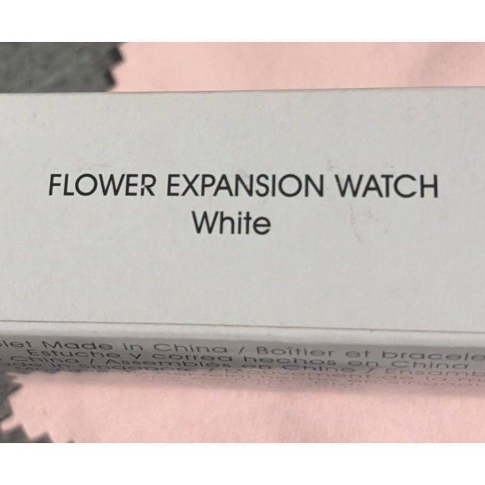 Avon Women's Quartz Wristwatch Multicolor Floral Band Silver-Tone Case Spring - Picture 4 of 4